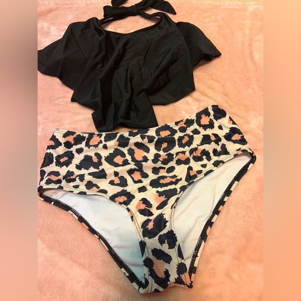 NWOT Beachsissi black/animal print bikini size M